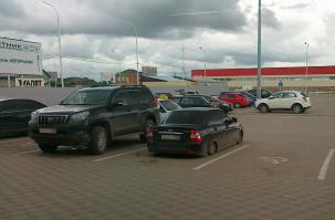 Фотканул 03.06.14 на стоянке у гипермаркета!