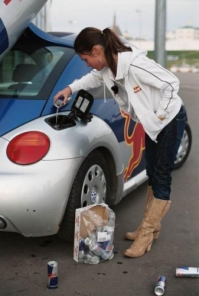 Конечно, многие девушки не "гении" на дороге...