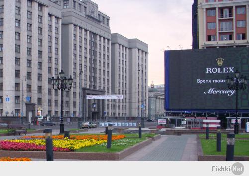 есть куча снимков пустой москвы питера