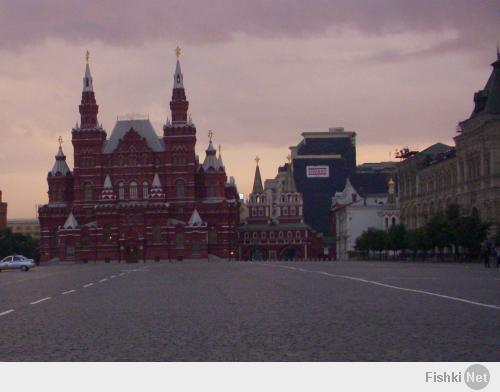 есть куча снимков пустой москвы питера