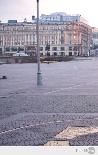 есть куча снимков пустой москвы питера