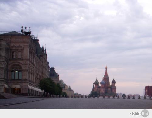 есть куча снимков пустой москвы питера