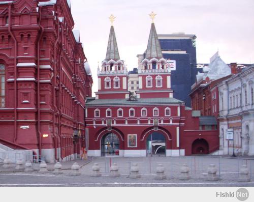 есть куча снимков пустой москвы питера