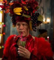 Классный актёр. 
Мне ещё Малкович незабываемых образов оставил, ржу до сих пор.)))