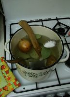 Внедряется постепенно Русская-народная кулинария, в слаборазвитые страны.

То ли ещё будет, они ещё жареные гвозди не пробовали.