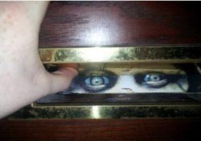 И вдруг посыпались кирпичи...