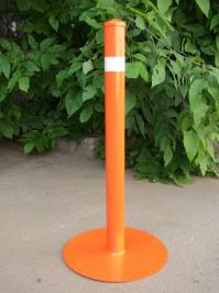 В первом случае утяжелить блинами от штанги, во втором привернуть анкерами к асфальту.
Прикрывать их собой , а в последний момент  отбегать в сторону. ))