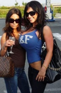 Стюардесса превратила себя в живую Барби с грудью 12-го размера