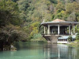 Железнодорожная станция в Абхазии - в городе Новый Афон. Был там, очень красиво. И ж д станция не самое красивое что там есть. Рядом огромная территория старого новоафонского монастыря - там весь пейзаж заглядение. как в сказке