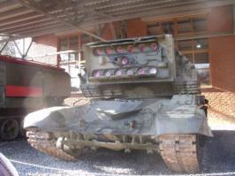 А ты на счет лазера на 100% уверен?
"...Так или иначе, уже в 1982 году на вооружение Советской армии был сдан первый самоходный лазерный комплекс 1К11 «Стилет»..."