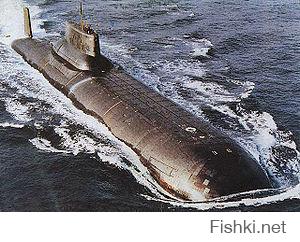 Кое чего забыли.
Тяжёлые ракетные подводные крейсеры стратегического назначения проекта 941 «Акула»  — самые большие в мире атомные подводные лодки. 
Экипаж 160 человек
(в т.ч. 52 офицера)
Размеры
Водоизмещение надводное 	23 200 т
Водоизмещение подводное 	48 000 т
Длина наибольшая (по КВЛ) 	172,8 м
Ширина корпуса наиб. 	        23,3 м
Средняя осадка (по КВЛ) 	11,2 м