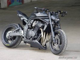 не знаю что тут крутого, просто сняли обвес. мне "голые" байки тоже нравятся , но подходить к этому делу надо умеючи и со вкусом.