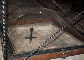 ну, вроде как у этого меча есть стартер... меч Гальгано Гуйдотти...