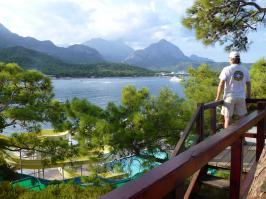 А вот моя история!
В 2013 году я с подружкой сел на самолет и полетел в Анталию! мы провели 7 дней в замечательном отеле в Кимере, ели-пили, гуляли-плавали в море! И никого не побеспокоив, не получив никаких увечий, вернулись на самолете домой через 7 дней после вылета! Вот такая странная и невероятная история!