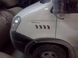 Надо думать он из 44 лет все 20 за рулем? У таких "хер" проскочишь! Они сцуко на мосту лехковики умудряются обгонять! пид@ры... 
Там обычно на борту как звездочки, бабки нарисованы. 
А вот что по тяжести для него было хуже: бабку или в жопу седану втулить??