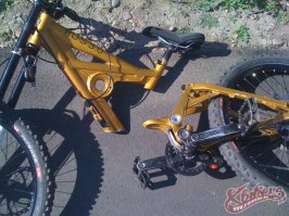 Еще один вело-мотохруст... Куда смотрят менты-полицаи? Убъется об машину а водителю патом проблемы: как ты ехал, чё не остановился и т.д. и т.п... Вот почему это не пресекается на стадии формирования ? Если аФФтор сего девайса не заботится о своей жизни, если у чела нет инстинкта такого, то окружающие должны позаботиться о себе! Он ведь не во дворе 120 км разгонялся? его ведь видели на дороге? Или вам патом забавно читать о дуриках пополнивших "премию Дарвина"?