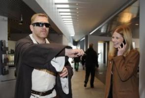 Эмм... Многие фото зачетны, но некоторые вызывают недоумение. Р.Рейган, например: не может надеть домашние штаны в самолете? Вот фотки мэра Рейкьявика и его окружения, в них больше пятничного, чем в Р. Рейгане в домашних штанах