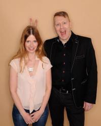 Эмм... Многие фото зачетны, но некоторые вызывают недоумение. Р.Рейган, например: не может надеть домашние штаны в самолете? Вот фотки мэра Рейкьявика и его окружения, в них больше пятничного, чем в Р. Рейгане в домашних штанах