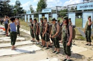 А что это за тактические десантные тапки? Да еще не у всех по размеру. 
Служивые, разъясните, плз.