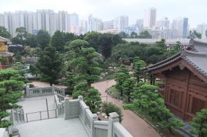 А вот среди города храм с очень красивой территории. Разумеетс,я что на фотке малюсенькая чать его.