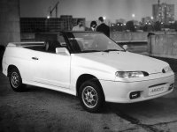 ВАЗ 2108 "Амадео" '1993
В 1993 году, под влиянием огромного разнообразия кабриолетов на базе ВАЗ 2108, предлагаемых экспортерами ВАЗ, компания "ЛЛД-авто" разработала кабриолет Lada Amadeo. В начале 1990-х годов как раз стали появляться потребители, способные выложить за автомобиль немалую сумму, чем и объяснялось обилие реэкспортных Natacha, Carlota и Konela на российских дорогах. Упускать шанс заполнить вакуум на рынке "ЛЛД-авто" не могла. Перечень доработок Lada Amadeo поистине внушительный. Кроме удаления крыши с последующим усилением в виде несущей рамы, вваренной в кузов, была изменена с помощью пластиковых накладок линия кузова, расширены арки колес. Автомобиль получил электростеклоподъемники, зеркала и антенну с электроприводом, 14-дюймовые легкосплавные диски, совершенно новую приборную панель и спортивный руль меньшего диаметра. "ЛЛД-авто" предлагала два варианта автомобиля - двухместный кабриолет с жестким верхом и четырехместный - с мягким.