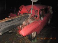 Нашампурил свой автомобиль на отбойник