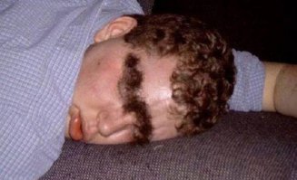 я примерно догадываюсь,откуда ему брови настригли...