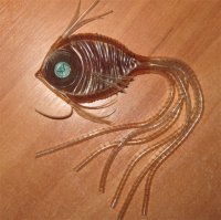 рыбки и черти из капельницы на лобовом стекле