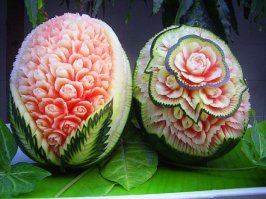 Голова дракона из арбуза