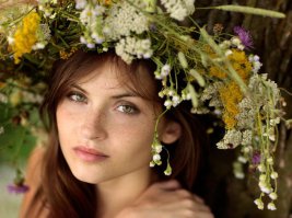 История цветочных корон: от Фриды Кало до Кейт Мосс