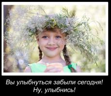 Девушки с цветочными венками