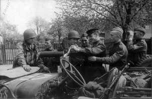 Гаденыш. Как бы ты не старался,не получится. :) Есть фотодокументы.
 МЫ выиграли ЭТУ войну. МЫ победили!