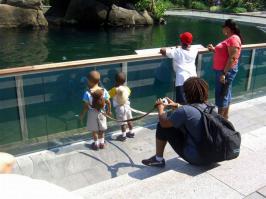 в мире практикуется подобное..... но за шею - это очень странное исполнение