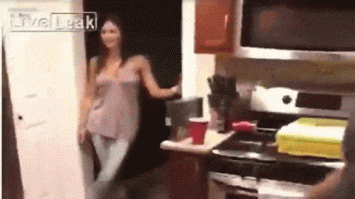 Бля, сотрите эту гивкуЯ перед женой от смеха стул обосрал, прям как тот чел в бассейне...ХАХААА!!!!