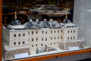 Подгорецкий замок -  на изготовление пошло 7 кг теста, 10 литров глазури и 3 недели работы. Автор Анастасия Афонина