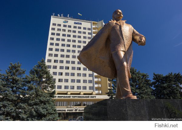 А давайте похвастаемся памятниками В.И.Ленину?