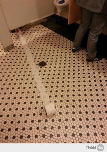 О этот туалет я помню, там еще одна черная плиточка не симметрично расположена должна быть...