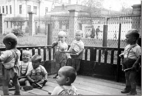 Фигасе себе, пузыри! Специально их откармливали, что ли! Мои в таком возрасте уже были, как велосипеды, худенькие!..