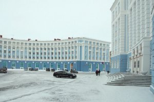 Вот уж Норильск в этой подборке жуть, как красив, что  так и хочется туда!
Лучше уж вот так: Питер? Нет - Норильск!