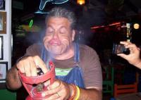 С сигаретой было бы веселее(судя по цвету баллона)