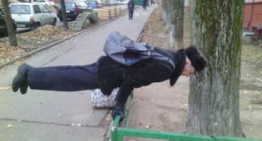 уже и недавнего деда сюда впихнули(