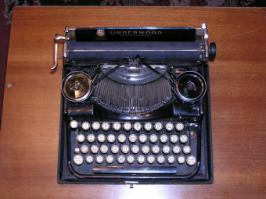 Уникальный винтажный ноутбук! Без виндовс, но с текстовым редактором. Цена договорная.