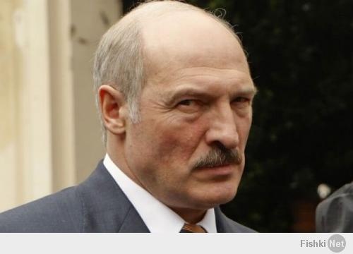 Братья белорусы вспомните Хатынь!! вот какая-то сука оплачивать этот беспредел, не поверю, что люди могут по собственной воле такие плакаты взять. Пора Лукашенко заканчивать с этой "демократией"
