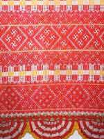 Существует огромное количество полотенец, скатертей, подзоров (полоса ткани с вышивкой или кружевом, которая пришивается к одному из длинных краёв простыни, так что при застеленной постели подзор остаётся открытым и свисает над полом), рубах, поясов, в орнаметах которых использовалась свастика.