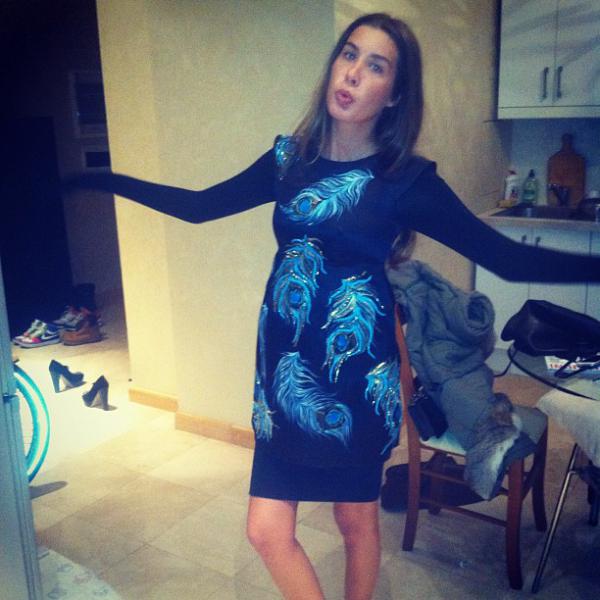 Всегда прикалывают такие комментарии. :)) Зачем вы ей нафиг сдались, Артём, когда она давно уже замужем за олигархом и ждёт от него ребёнка?