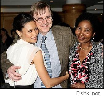 Чернокожих? 
1) Мать Холли Берри:

2)Отец Тенди Ньютон:

3) Мать Зои:

4) Мать Росарию:

5) Мать Алиши:

6) У Курри оба родителя метисы:

7) Отец Кристины:

8) Мать Катерины:

9) У Сиары тоже мать-метиска. 

Они там все полукровки. Метиски-да. Чернокожие-нет.