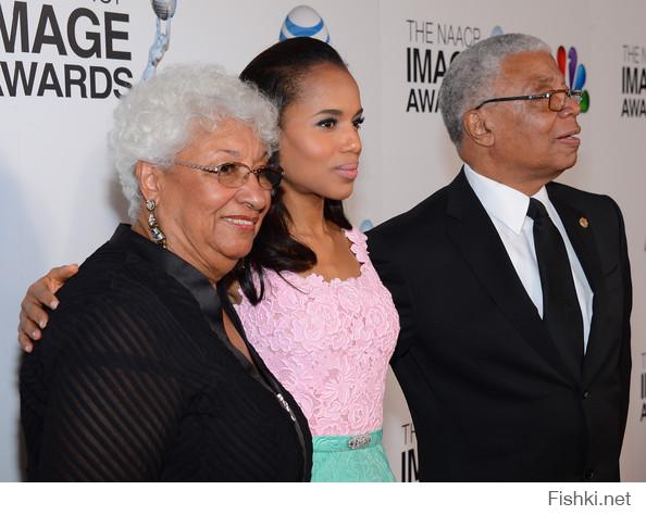 Чернокожих? 
1) Мать Холли Берри:

2)Отец Тенди Ньютон:

3) Мать Зои:

4) Мать Росарию:

5) Мать Алиши:

6) У Курри оба родителя метисы:

7) Отец Кристины:

8) Мать Катерины:

9) У Сиары тоже мать-метиска. 

Они там все полукровки. Метиски-да. Чернокожие-нет.