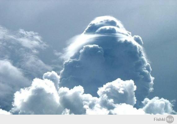 Масса среднестатистического облака — примерно миллион тонн. И как это они там летают и не падают? :)