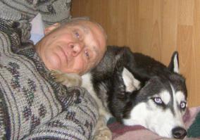 Сейчас подойдет время прогулки и она начнет выталкивать меня от компа.