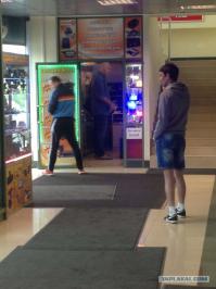 Центр продажи автозапчастей ;) г . Санкт Петребург, вот таких клиентов можно встретить :)